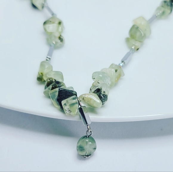 Prehnite necklace - Picture 4 of 4